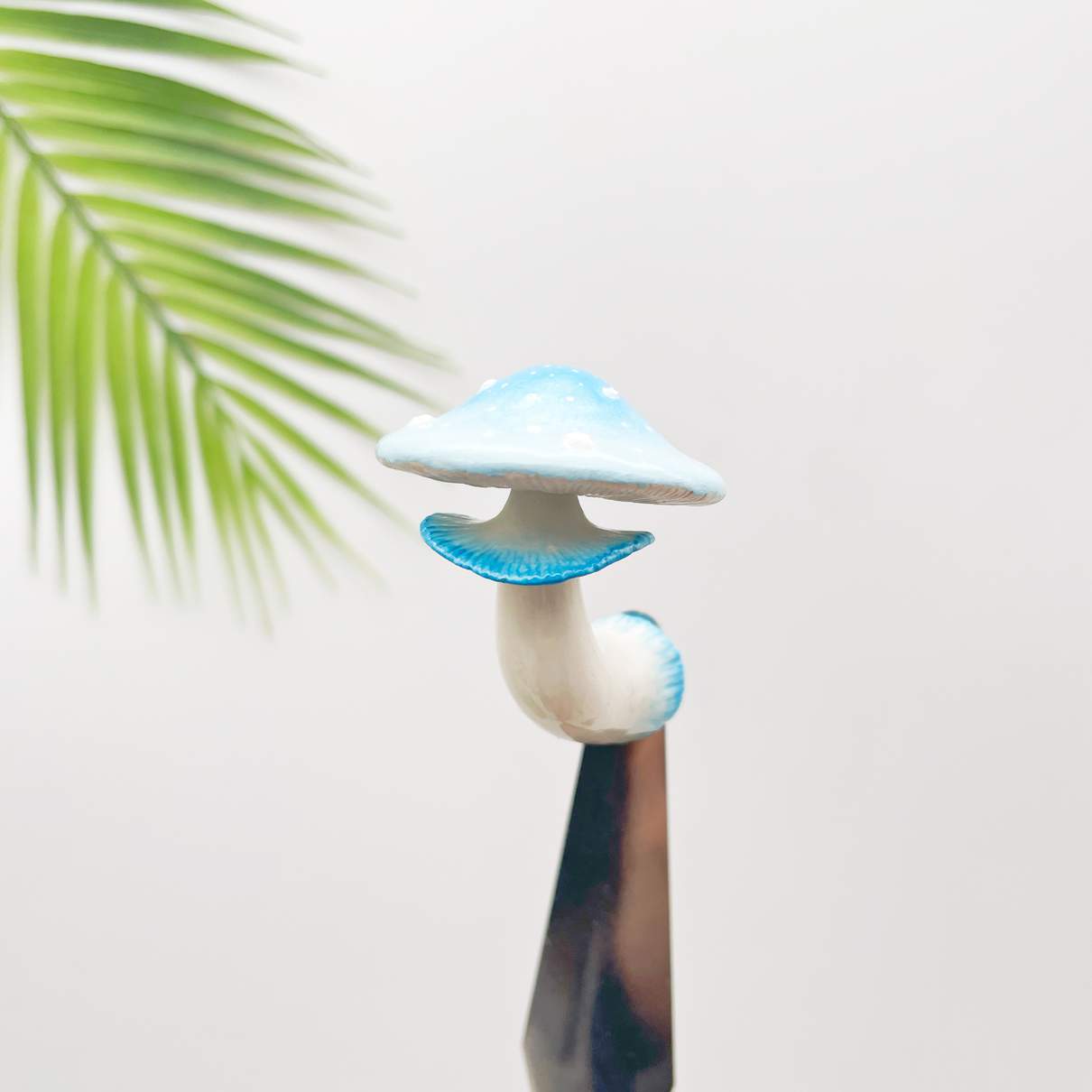 Kühlschrankmagnet mit Pilz-Farbverlauf, Blau-Weiß