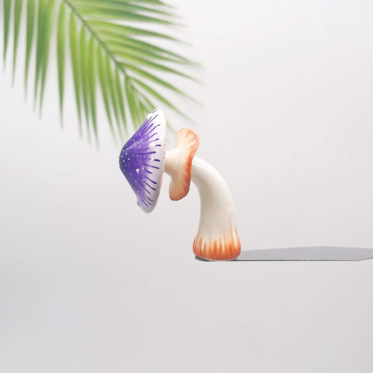 Aimant de réfrigérateur en forme de champignon violet rayonnant